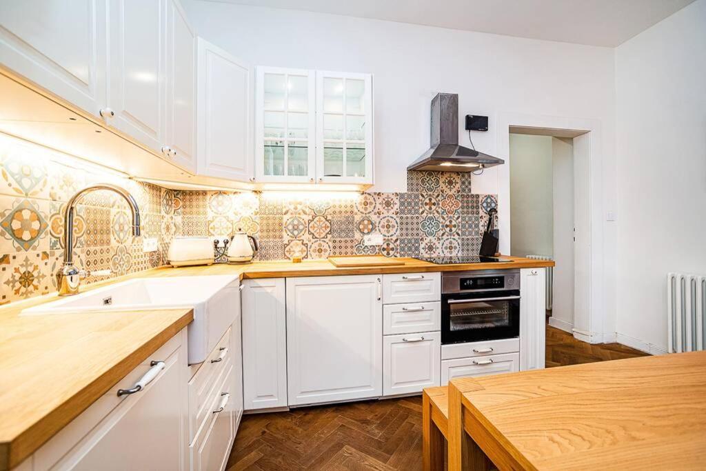 Elegant, Modern, 2-Bed Flat By Museum Of Prague Apartment ภายนอก รูปภาพ